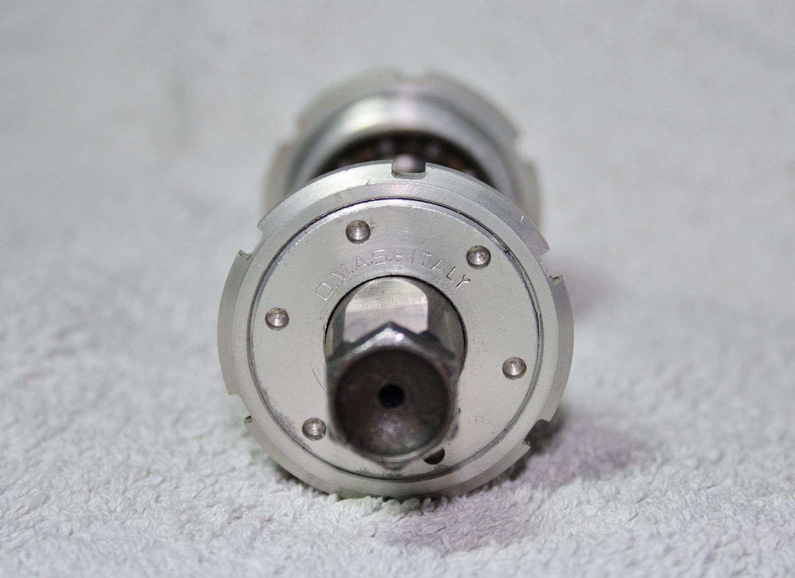 omas-bottom-bracket3